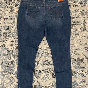 LEVI SKINNY JEANS SIZE 24 W